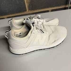 White NewBalance Sneaker. Womens 8.